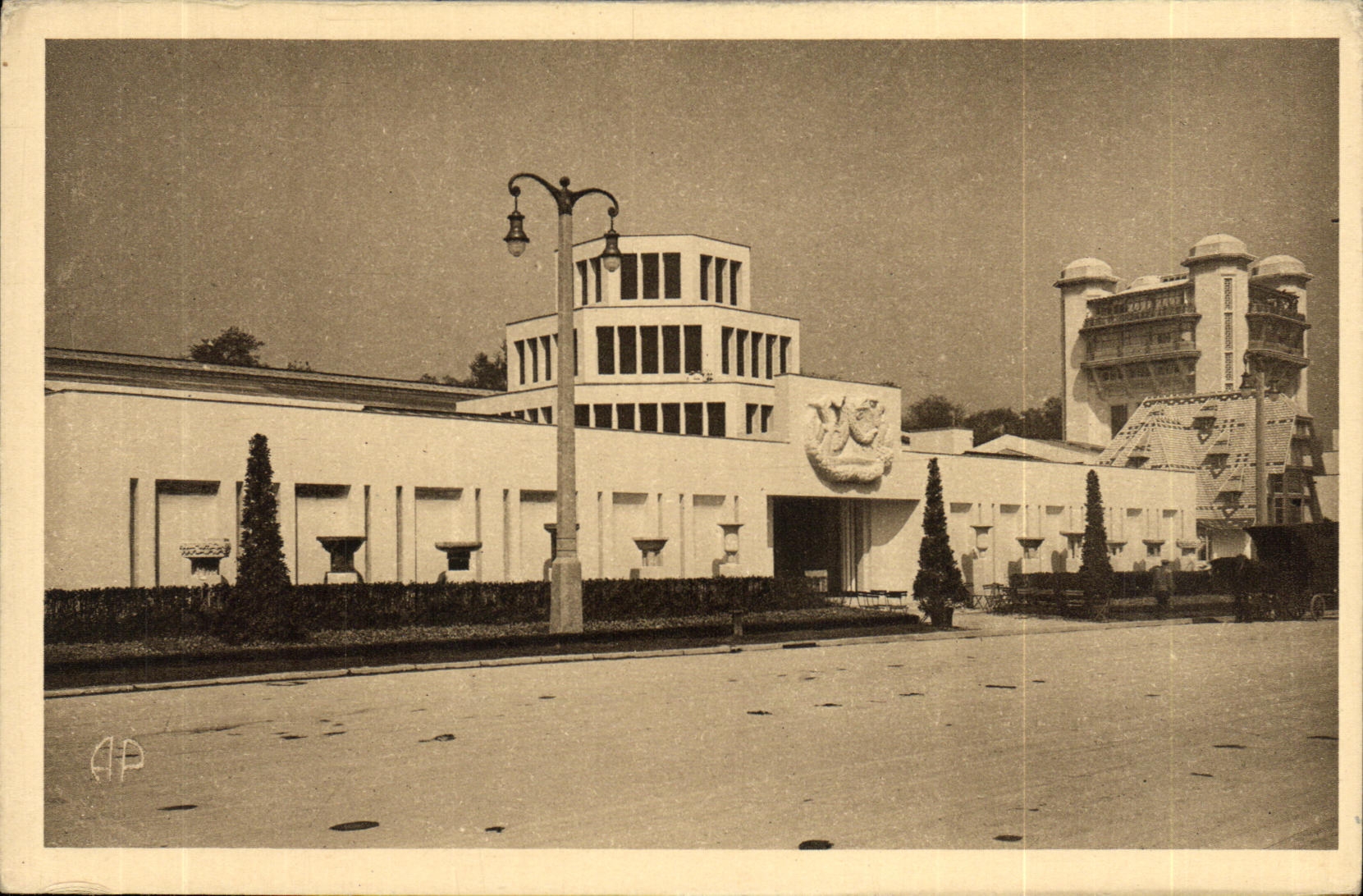 Paris - Exposition des Arts Décoratifs — Pavillon Lyon-Saint-Étienne (von Tony Garnier, Architekt)