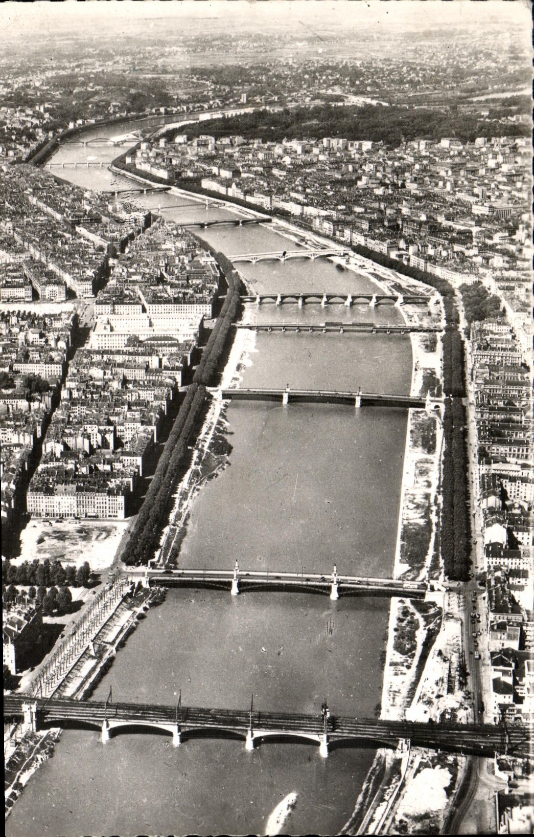 CPM Lyon Vue aerienne Perspective des Ponts sur le Rhone 