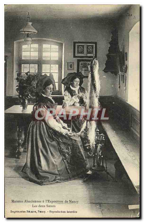 CPA Maisons Alsaciennes a l'Exposition de Nancy Les deux soeurs Fileuses Folklore 