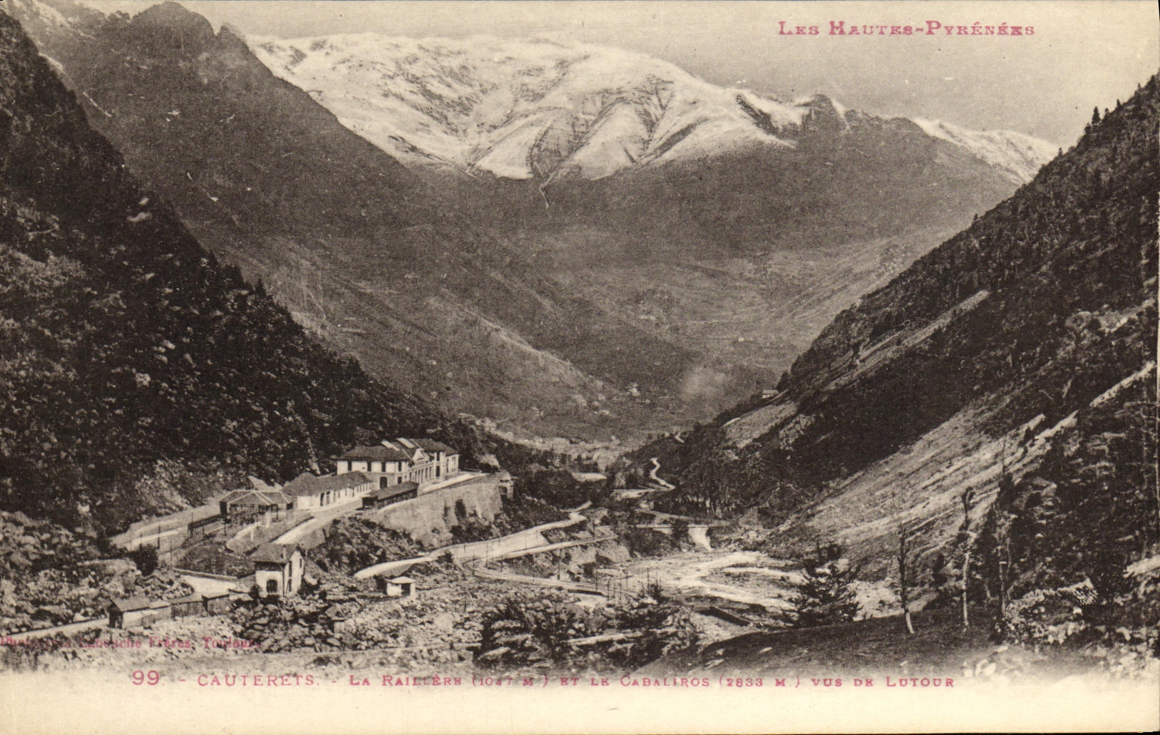 Cauterets — La Raielère (1047 m) et le Cabalíros (2833 m) vus de Lutour — Les Hautes-Pyrénées