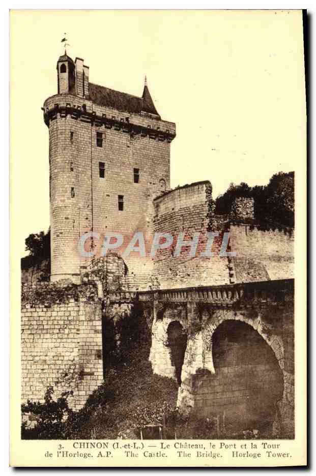 CPA Chinon Le Chateau Le Port et la Tour de l'horloge
