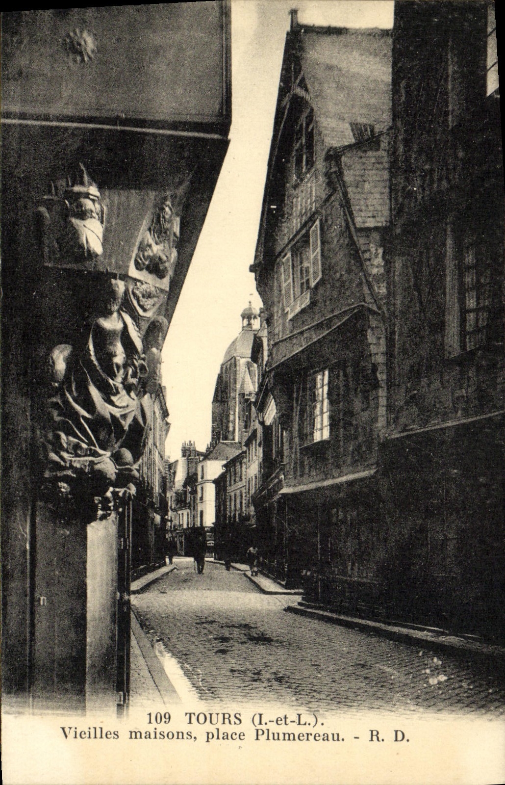 CPA Tours Vieilles maisons Place Plumereau