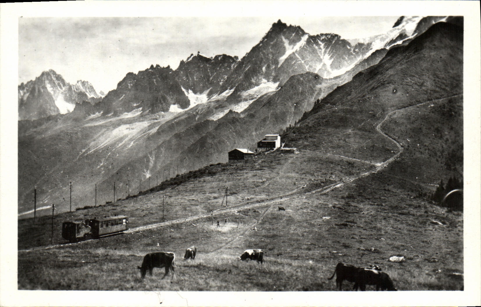 Plateau de Bollevue — Montée vers Voza et Chaîne des Aiguilles — Éditions GIL, Interd.
