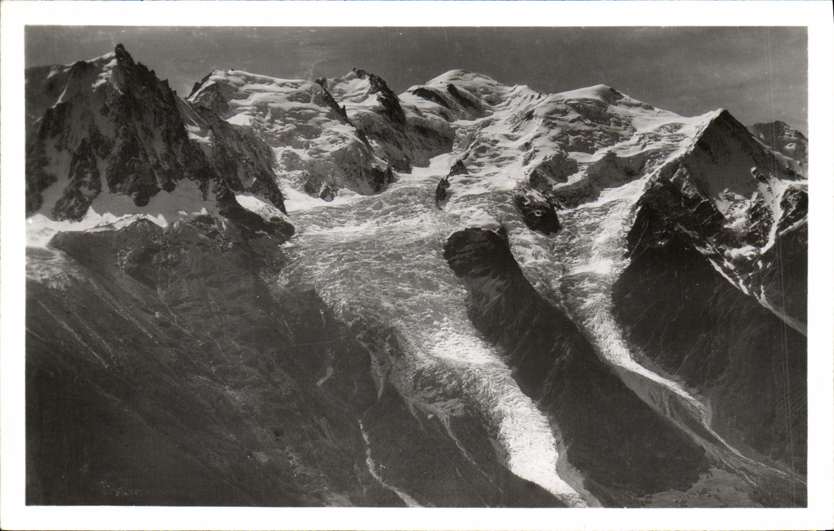 CPA Chamonix Le Massif Du Mont Blanc