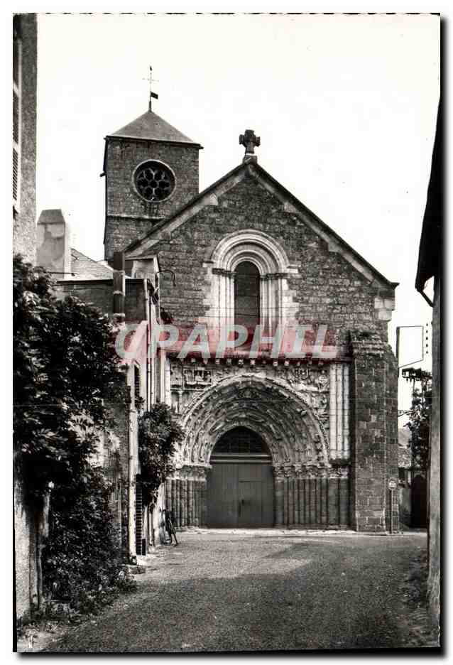 CPA Argenton Chateau Eglise St Gilles Remarquable portail roman un des plus beaux