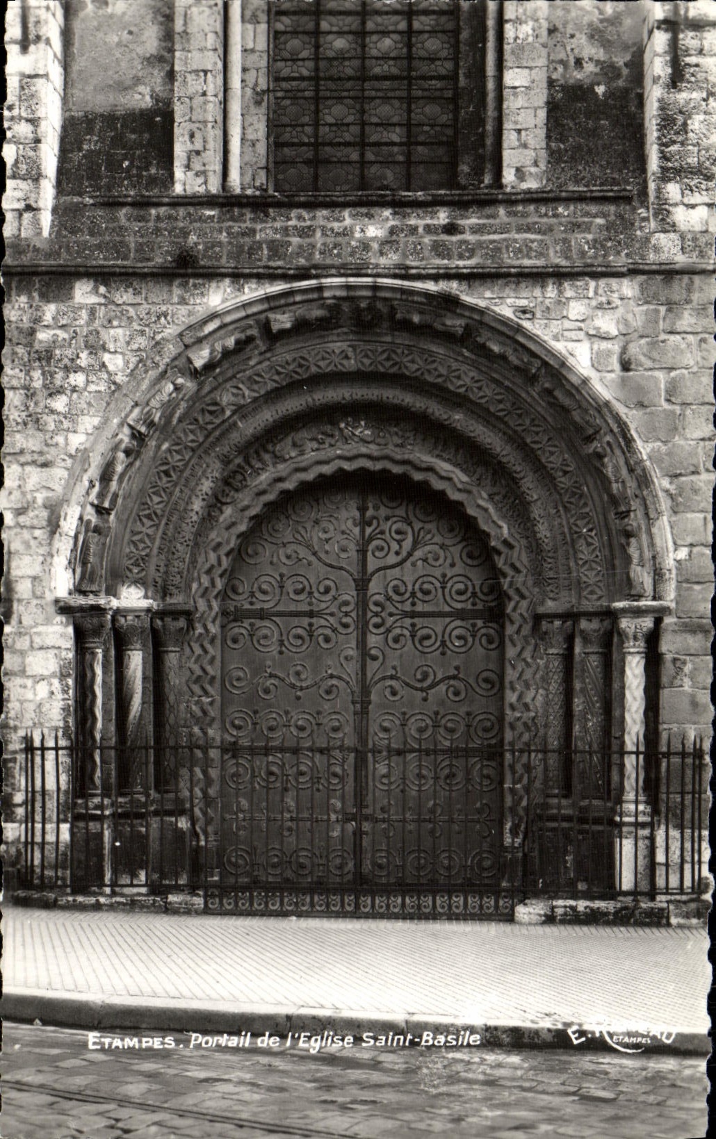 CPM Etampes Portail De L'Eglise Saint Basile