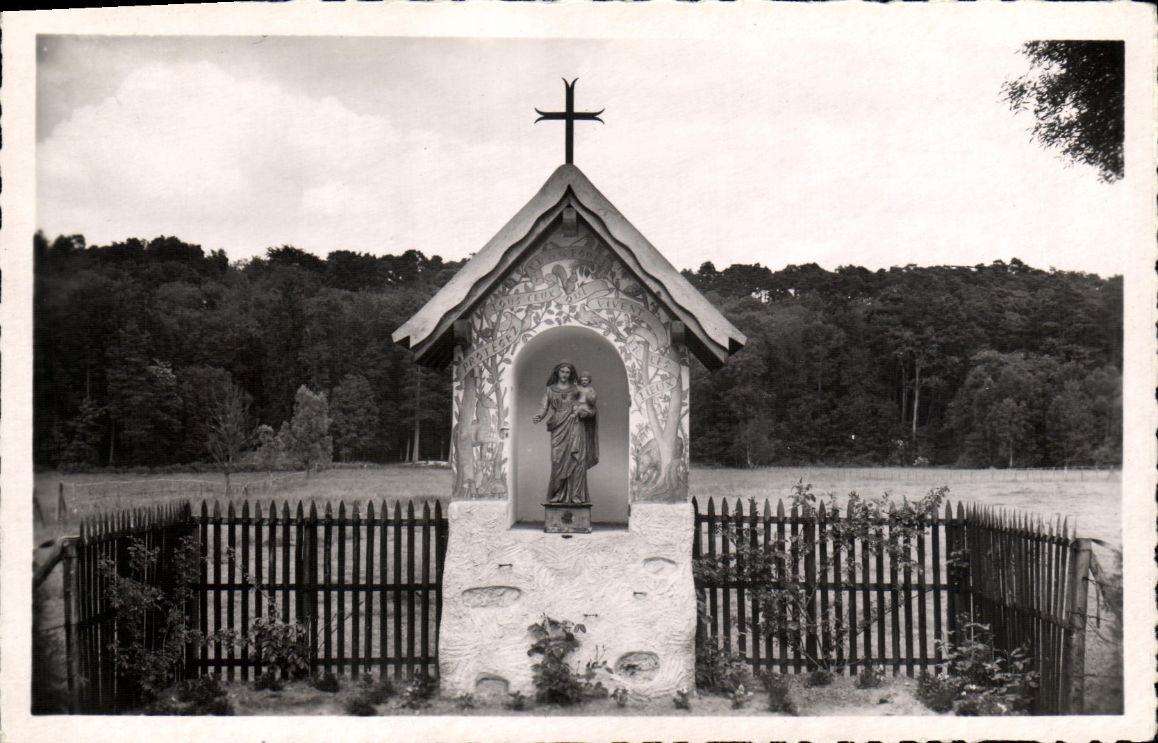 Saint-Léger-en-Yvelines — Oratoire de Notre-Dame de la Forêt (Vierge du XVIe) — Cliché Royal Photo, Amassy