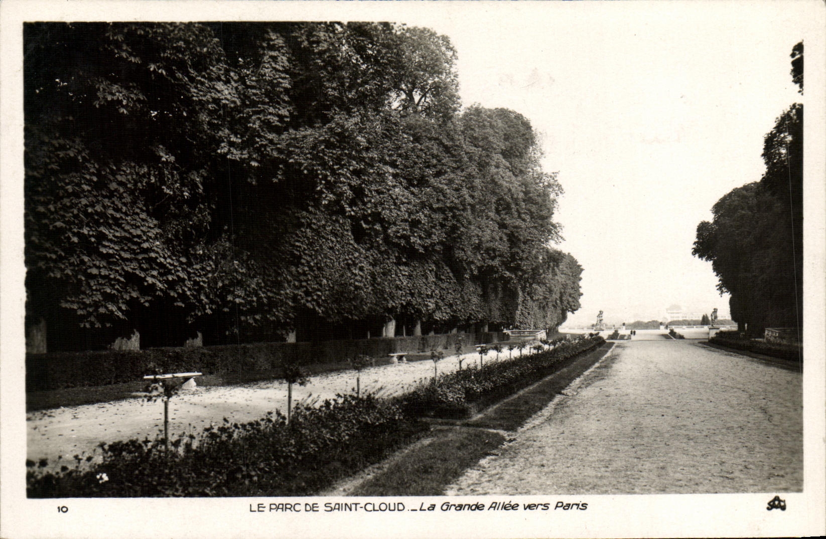 CPA Le Parc De Saint Cloud La Grande Allee Vers Paris