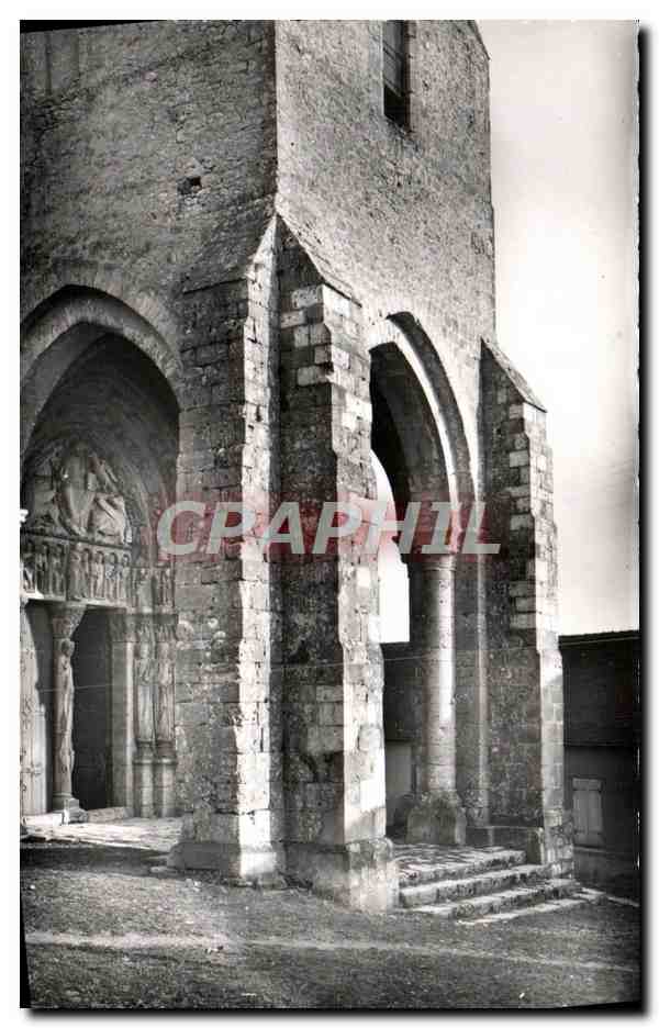 St-Loup-de-Naud (S.-et-M.) — Église romane du XIIe s. — Le clocher; La tour centrale date du XIIIe siècle — Photo Coll. Macon