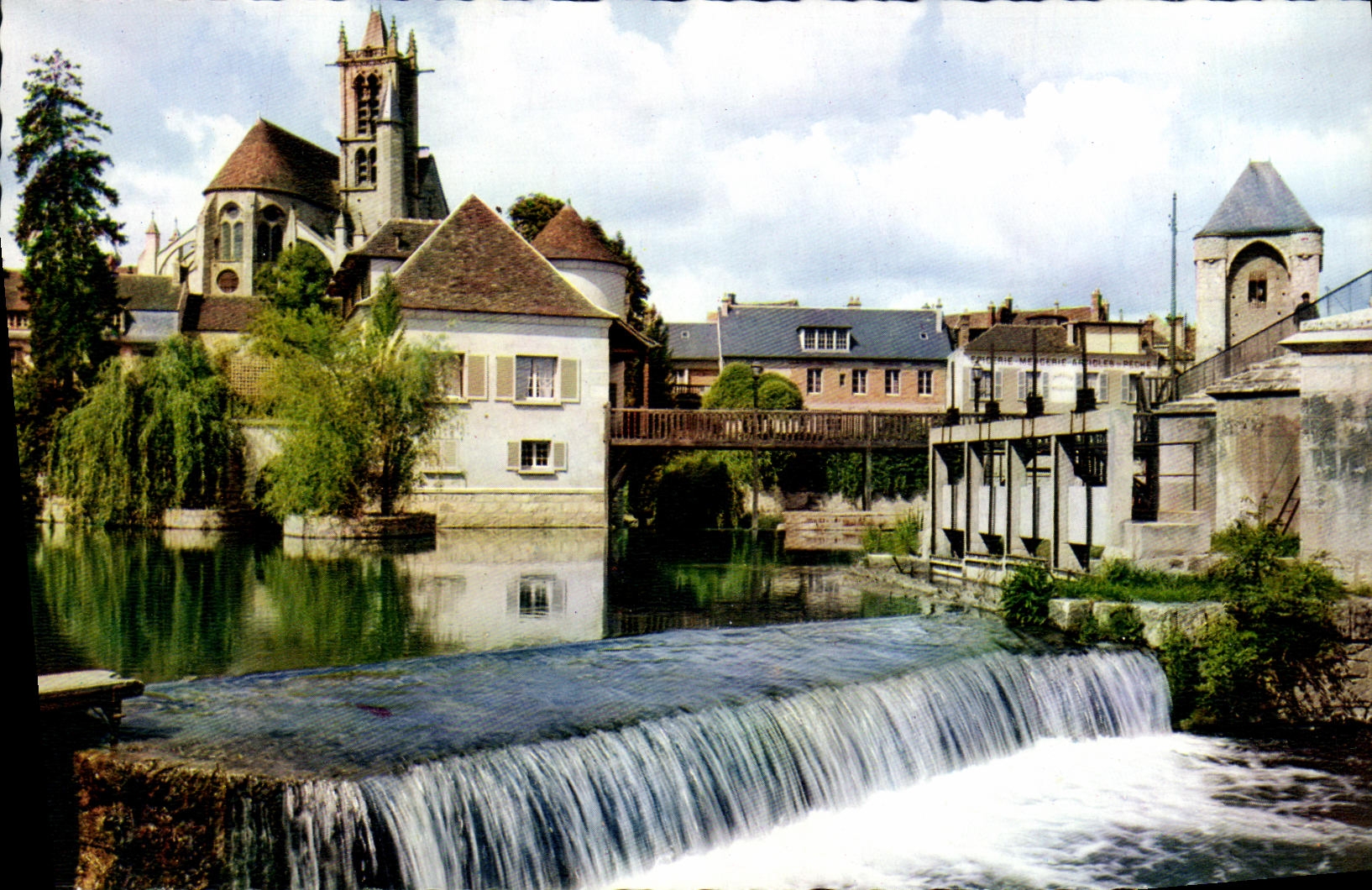 Moret-sur-Loing — barrage et église Notre-Dame — Y. Hodot, éditeur, n° 1742