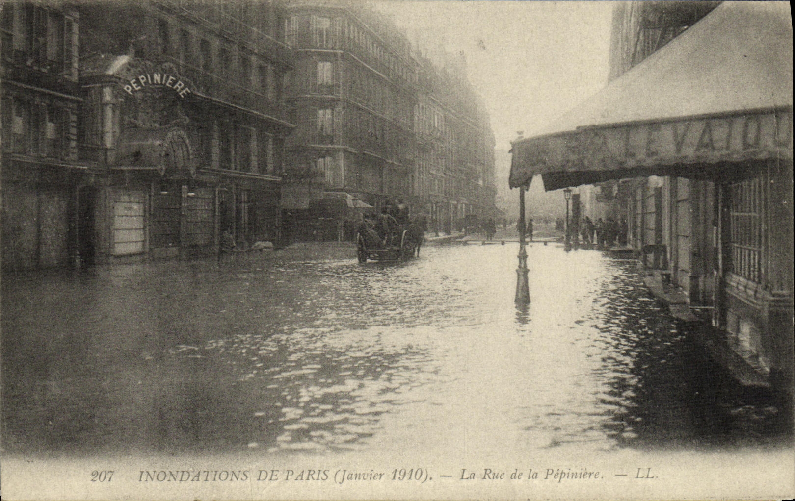 Überschwemmungen in Paris (Januar 1910) — La Rue de la Pépinière — LL. — Nr. 207