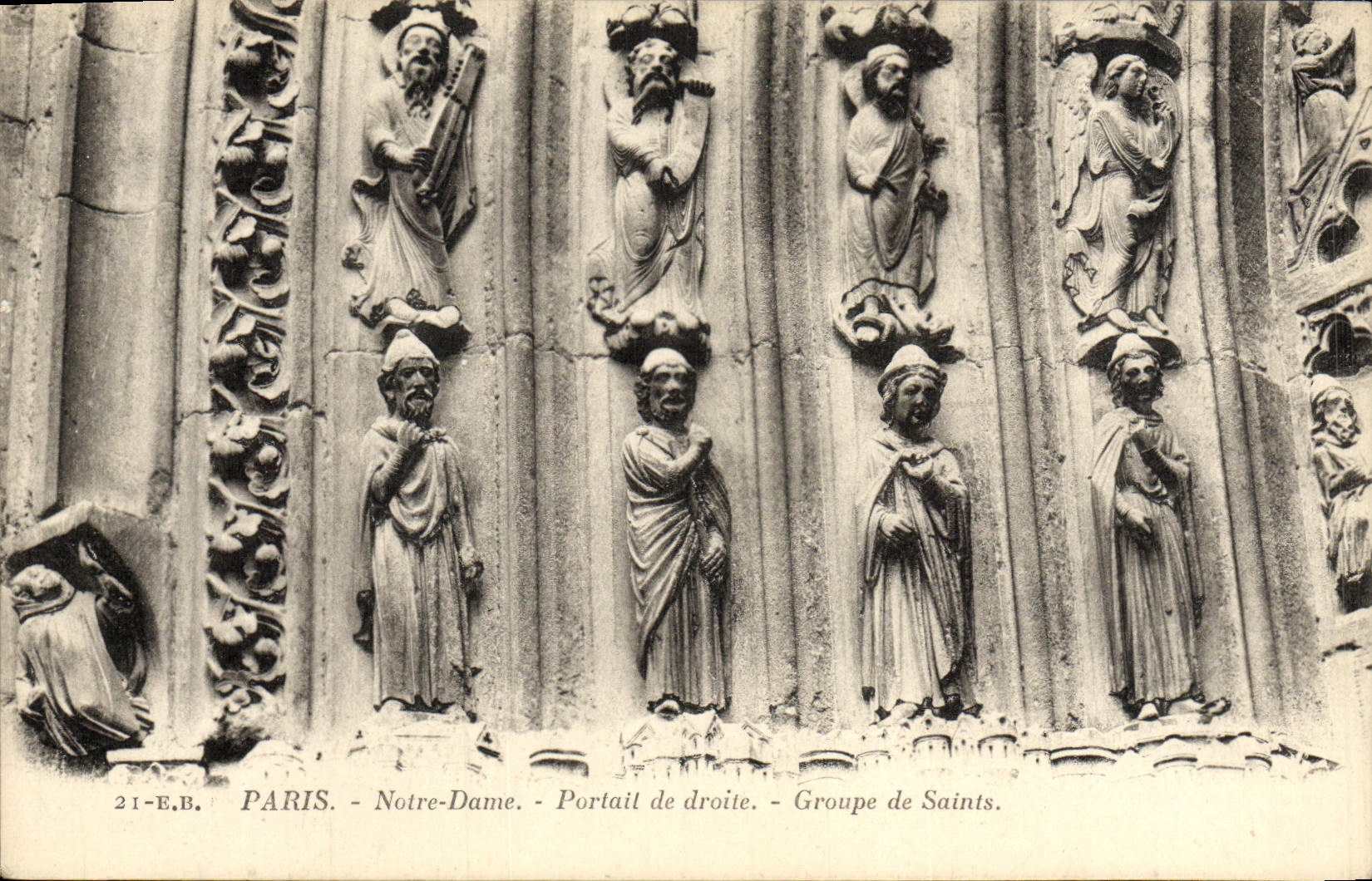 CPA Paris Notre Dame Facade Portail de Droite Groupe de saints