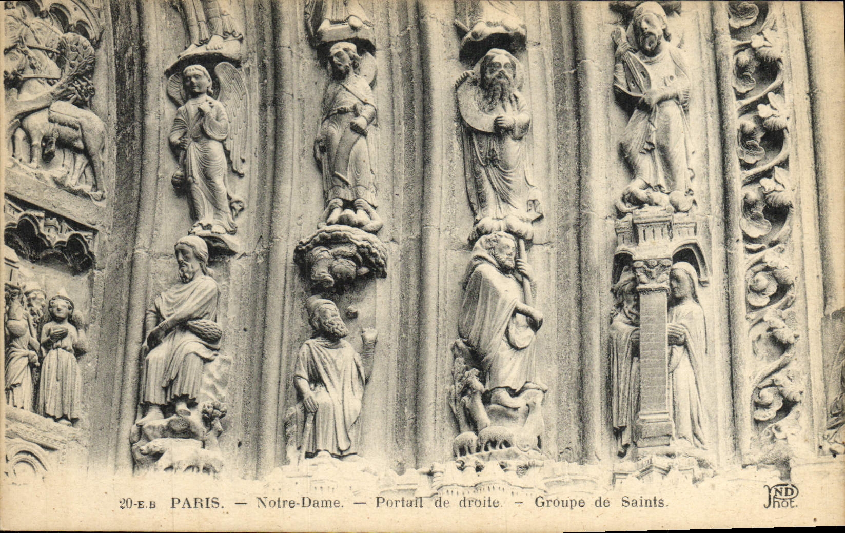 CPA Paris Notre Dame Facade Portail de Droite Groupe de saints
