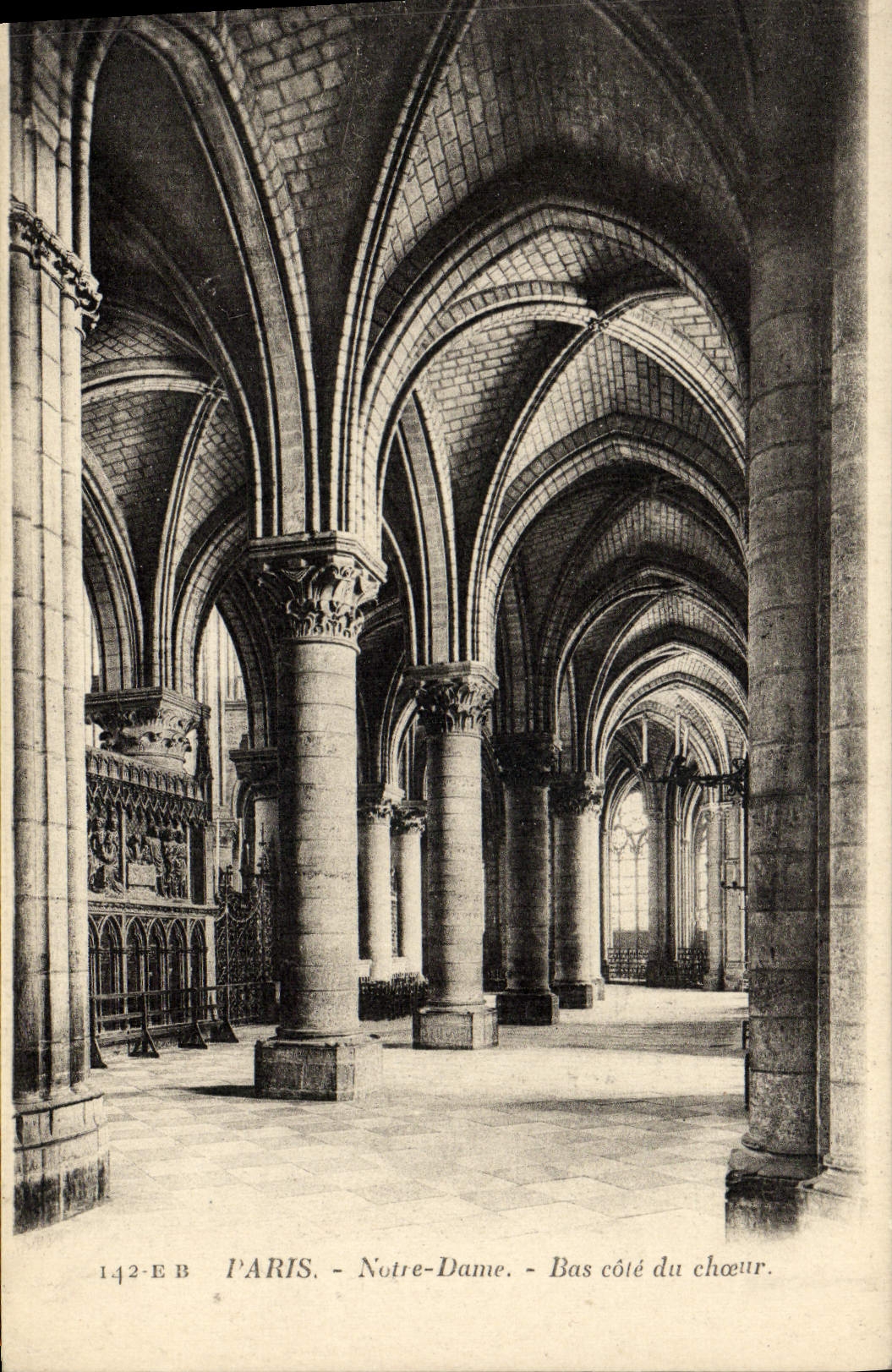 CPA Paris Notre Dame Bas Cote du Choeur
