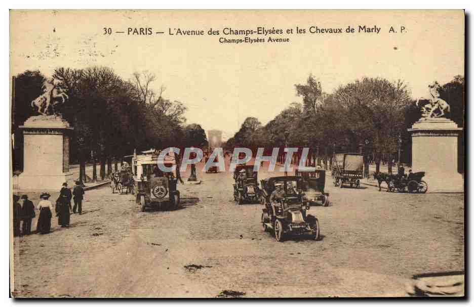 CPA Paris L'Avenue des Champs Elysees et les Chevaux De Marly