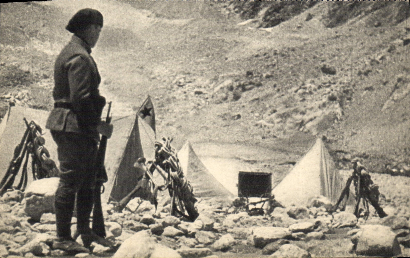 CPM Militaria Bivouac en montagne 