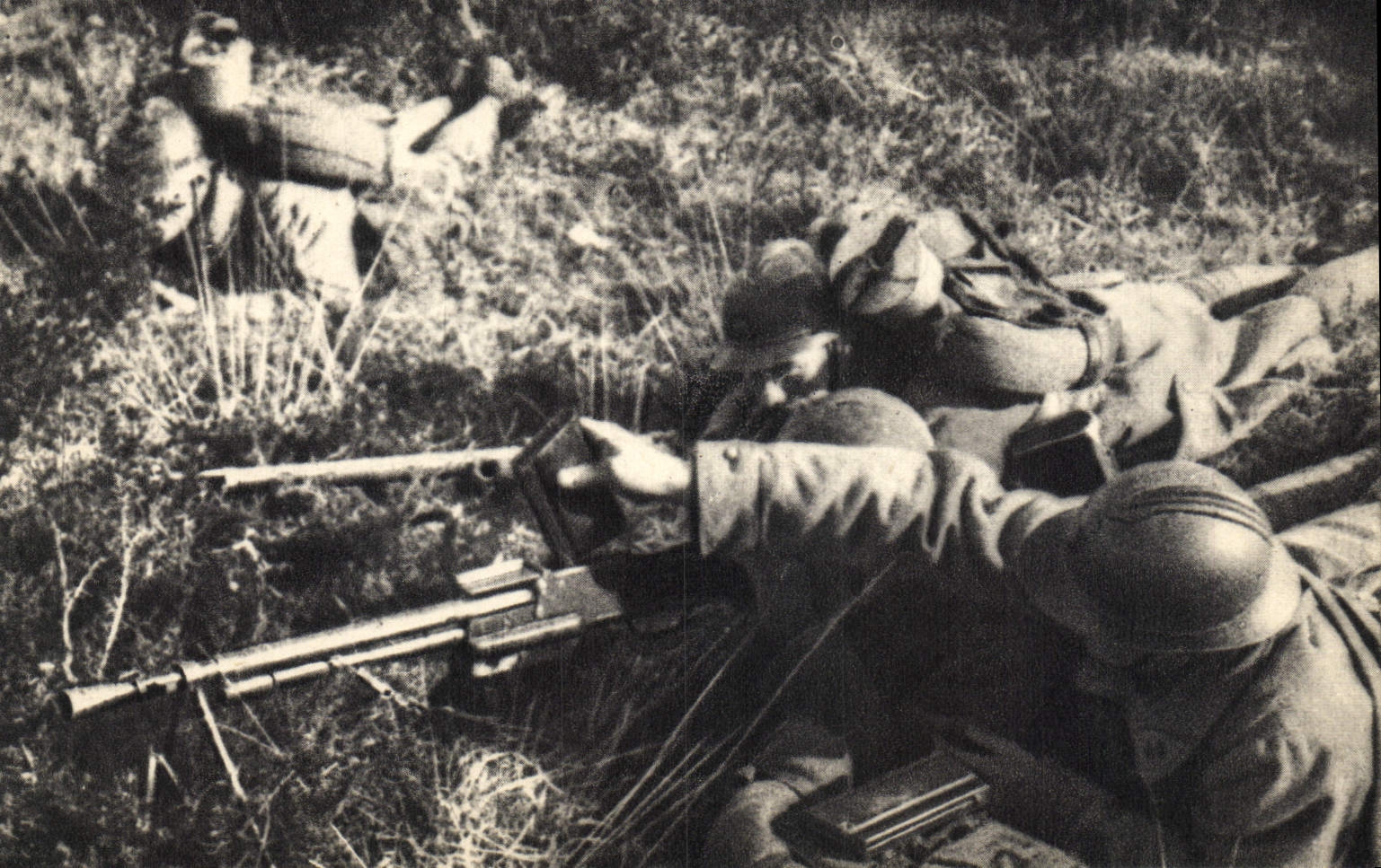 CPM Militaria Fusil mitrailleur en action 