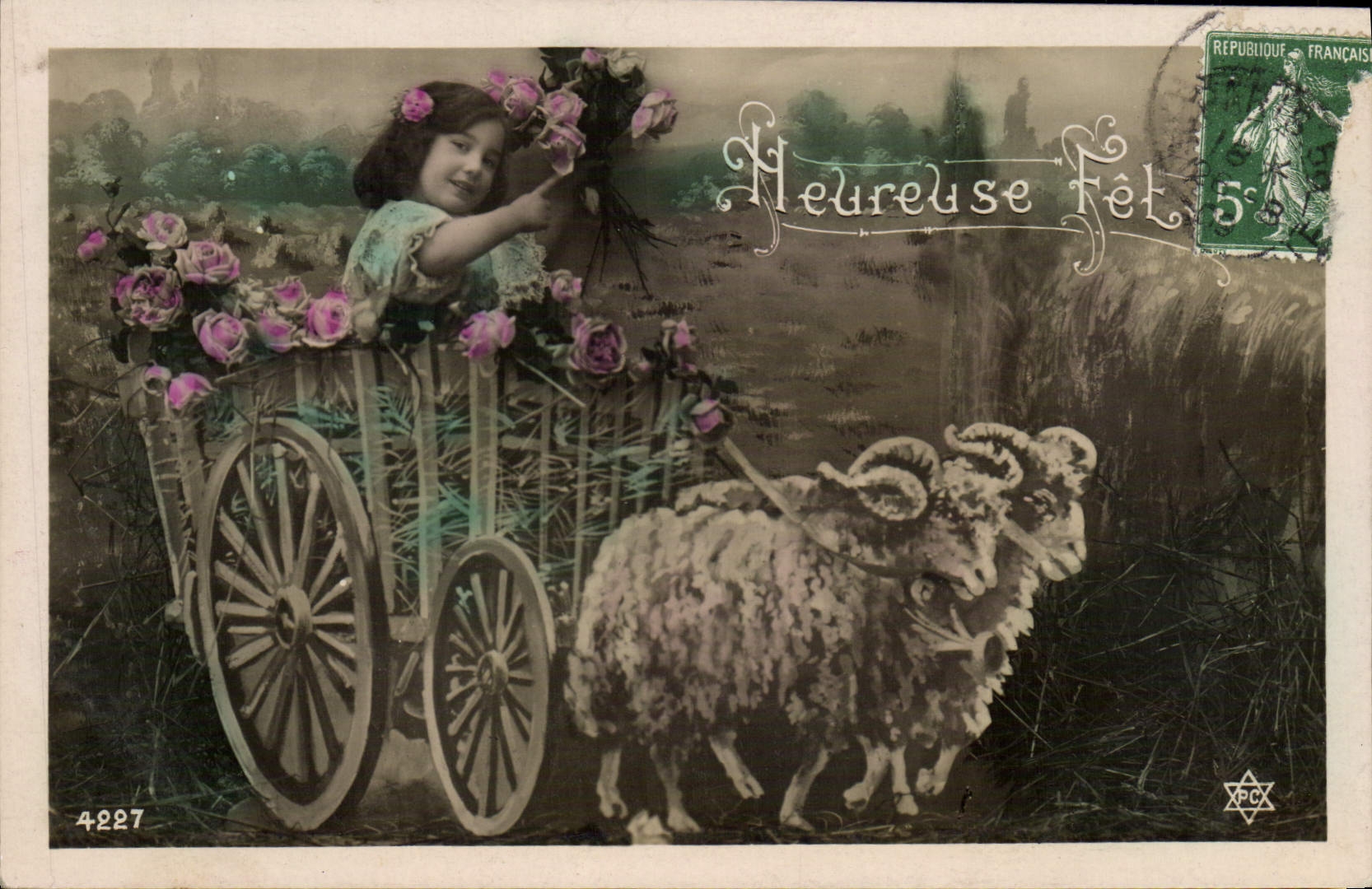 CPA Heureuse Fete Enfant Moutons 
