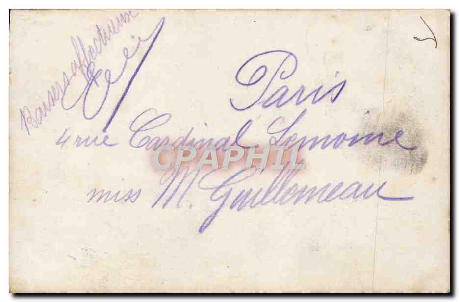 Jeune femme en robe à dentelle et collier de perles — B.M. PARIS — timbre 5c vert — Verso