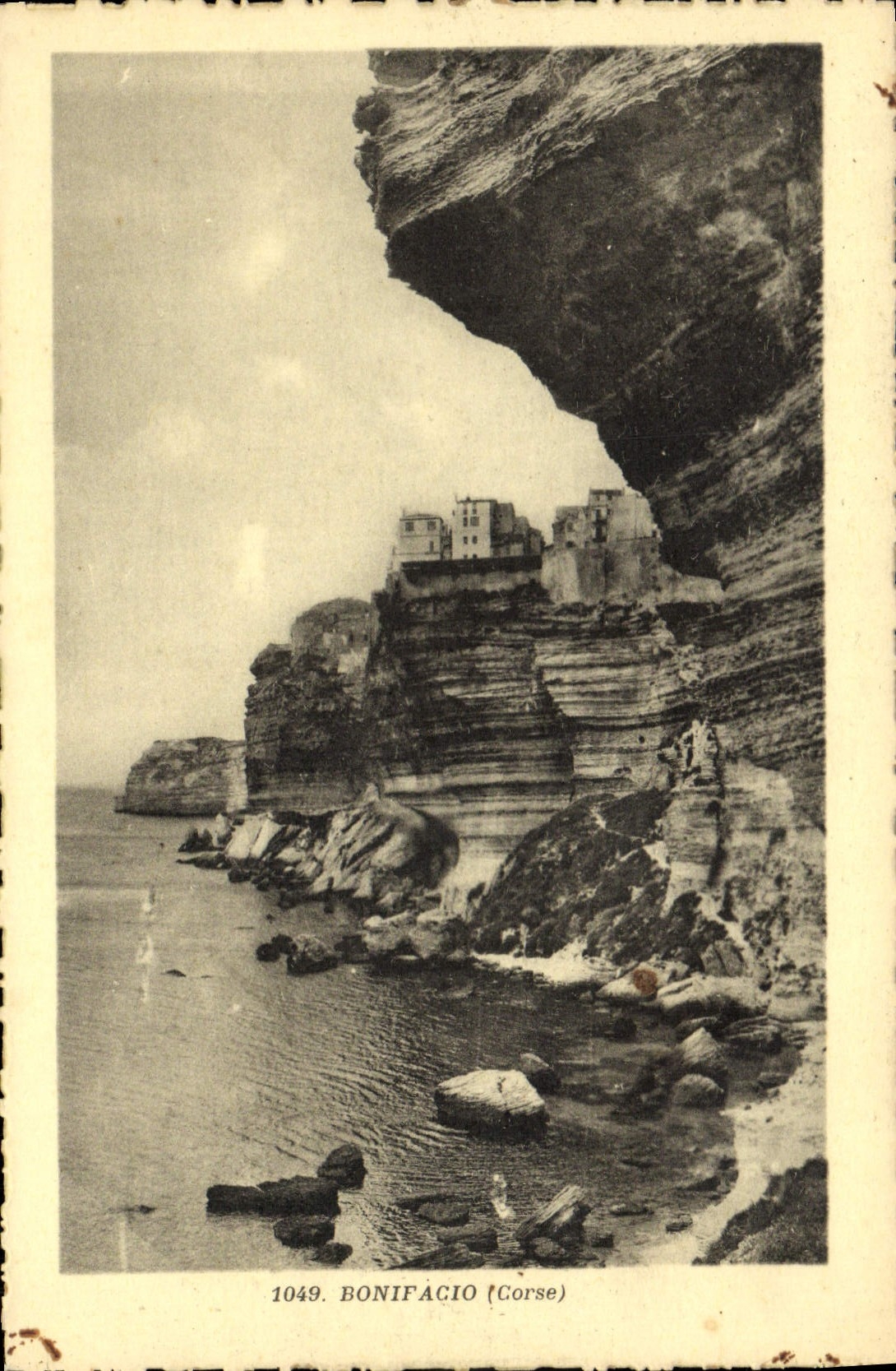 Bonifacio (Corse) — vue des falaises et du village — A. Tomasi, éditeur (Corse) - Anverso