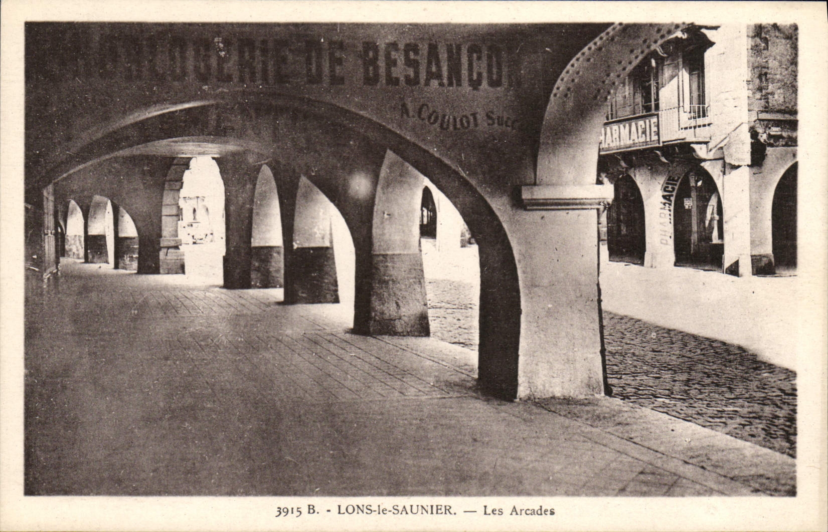 LONS-le-SAUNIER — Les Arcades — Éditeur CPAPHIL, n° 3915 B
