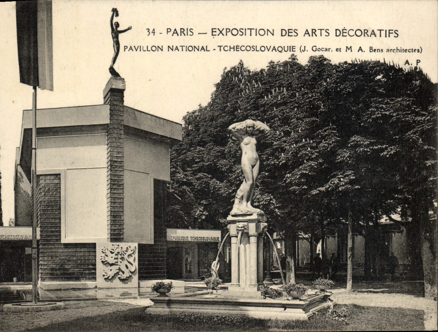 París — Exposición de Artes Decorativas — Pabellón Nacional Checoslovaco (J. Gocar y M. A. Bens arquitectos)