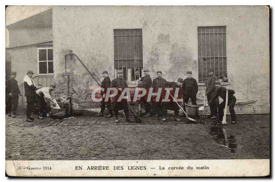 CPA En Arriere des Lignes La Corvee du matin Militaria 