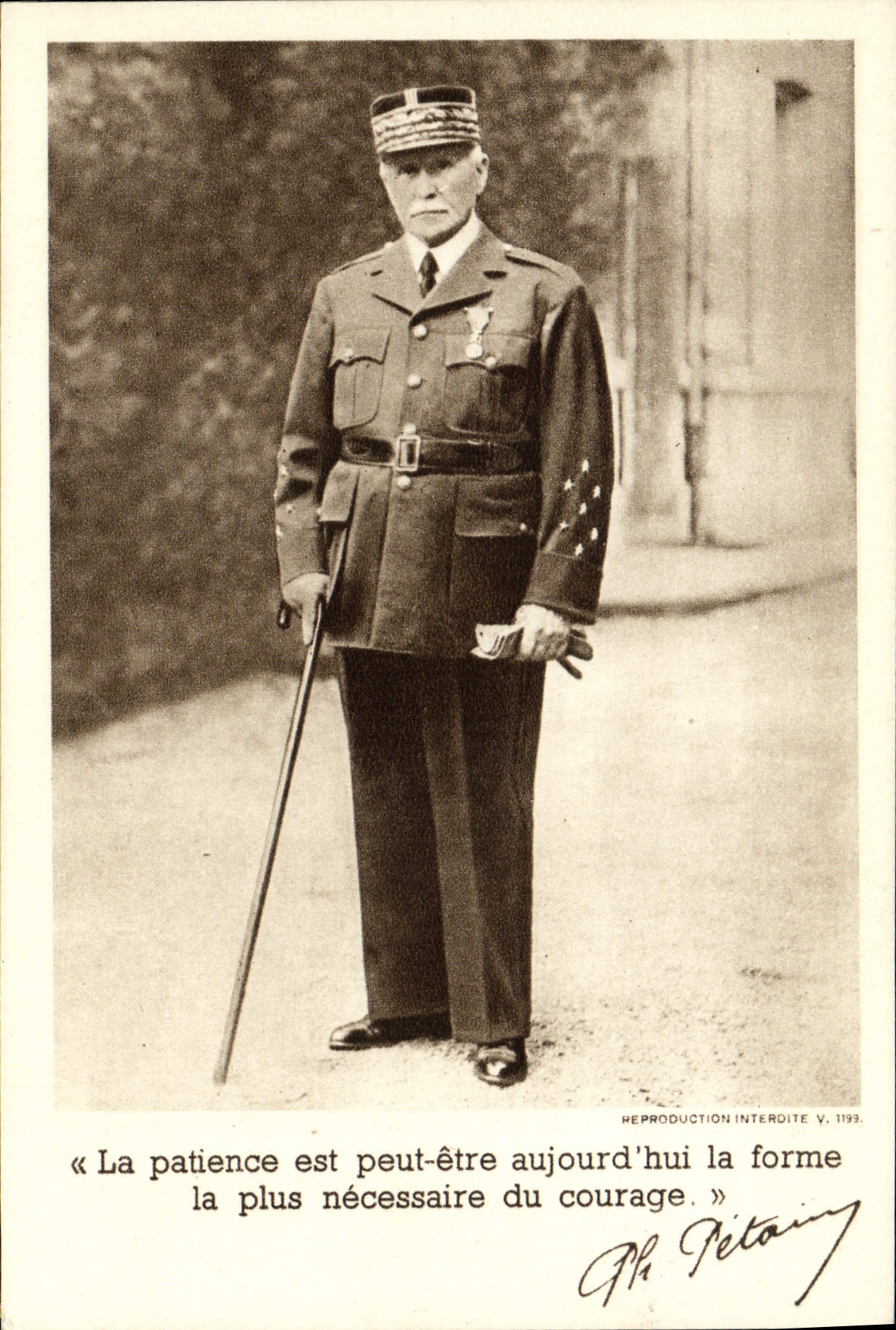 CPA La patience est peut etrue aujourd'hui la forme la plus necessaire de courage Petain