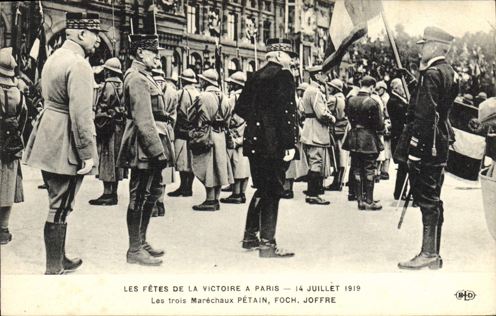 Fêtes de la Victoire à Paris — 14 juillet 1919 — Les trois Maréchaux Pétain, Foch, Joffre