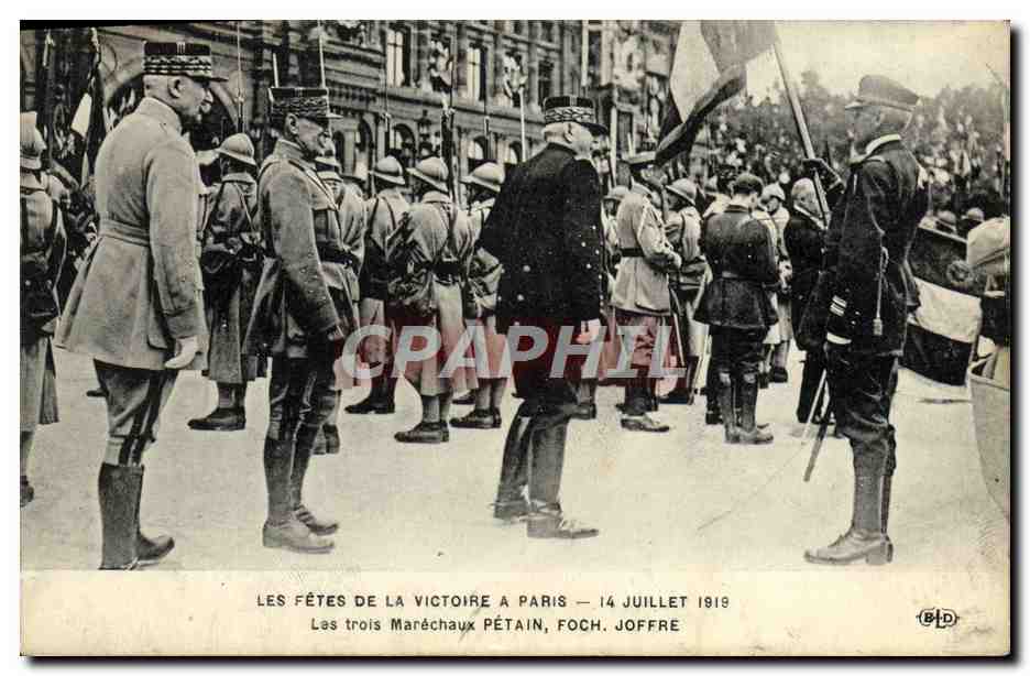 CPA Les Fetes de la Victoire a Paris Marechaux petain Foch Joffre Militaria