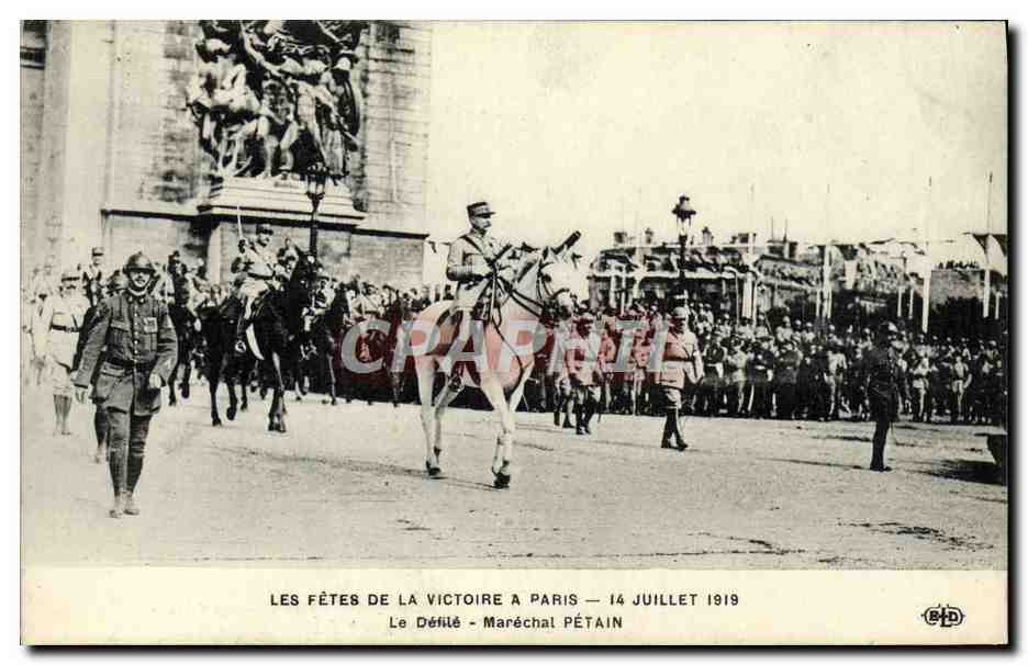 CPA Les Fetes de la Victoire a Paris Le defile Marechal Petain 