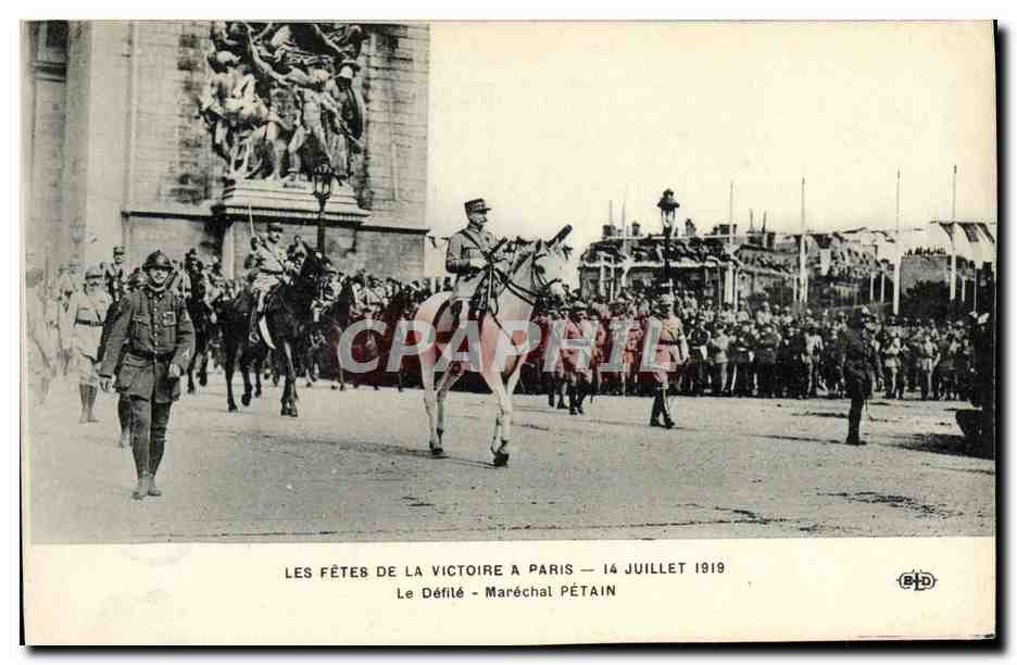 CPA Les Fetes de la Victoire a Paris Le defile Marechal Petain 
