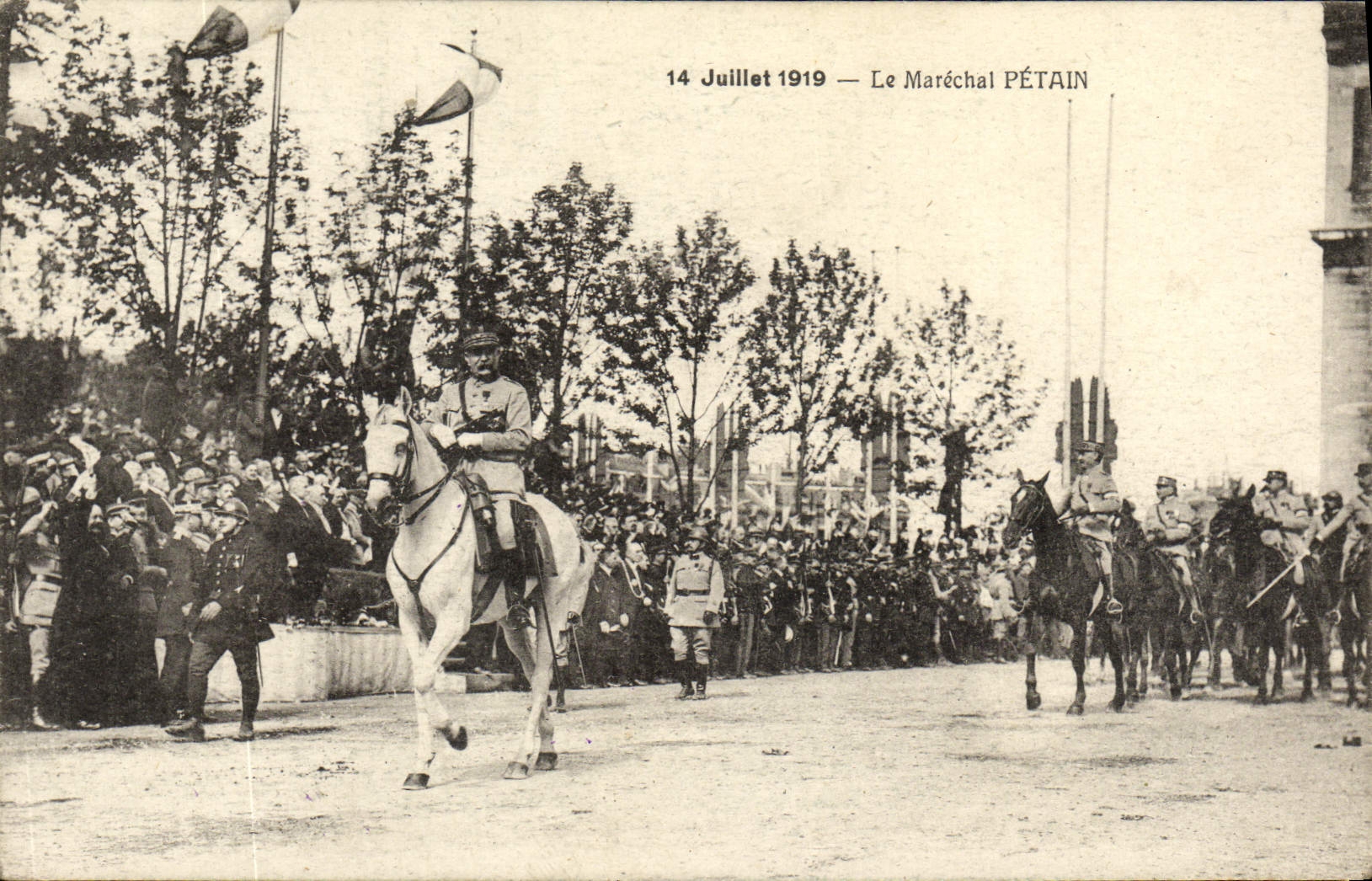 CPA Le Marechal Petain 14 juillet 1919 Militaria 