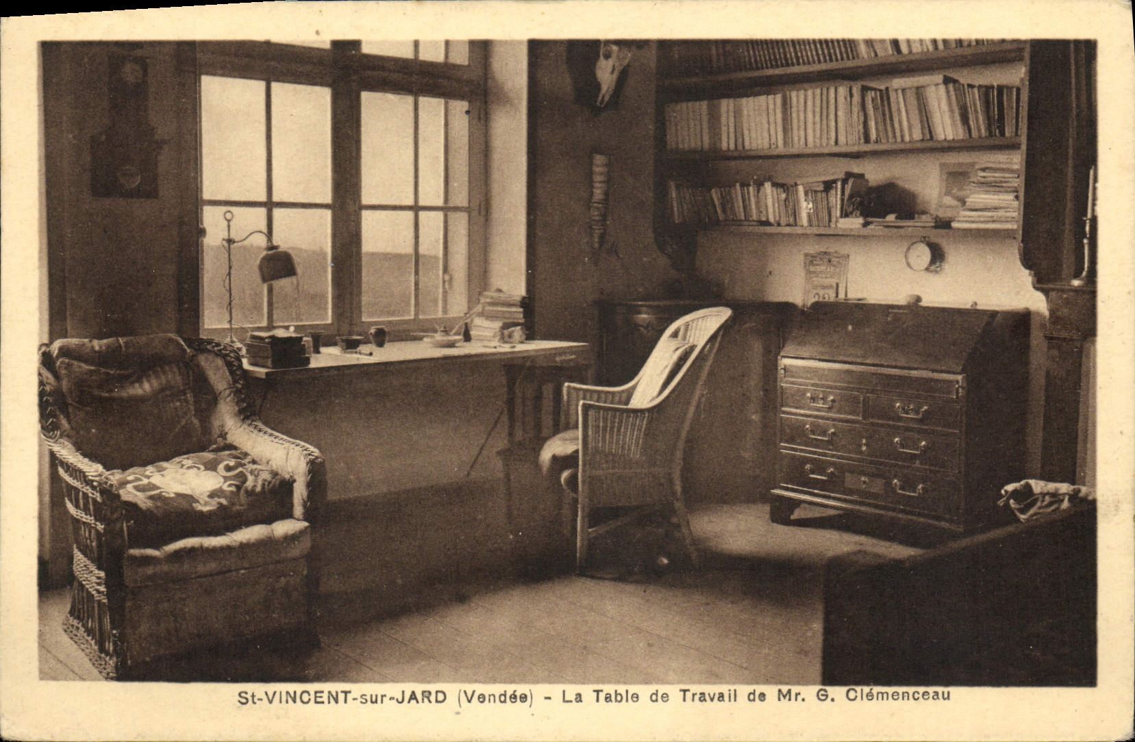 CPA St Vincent sur Jard La Table de Trabeil de Mr Clemenceau