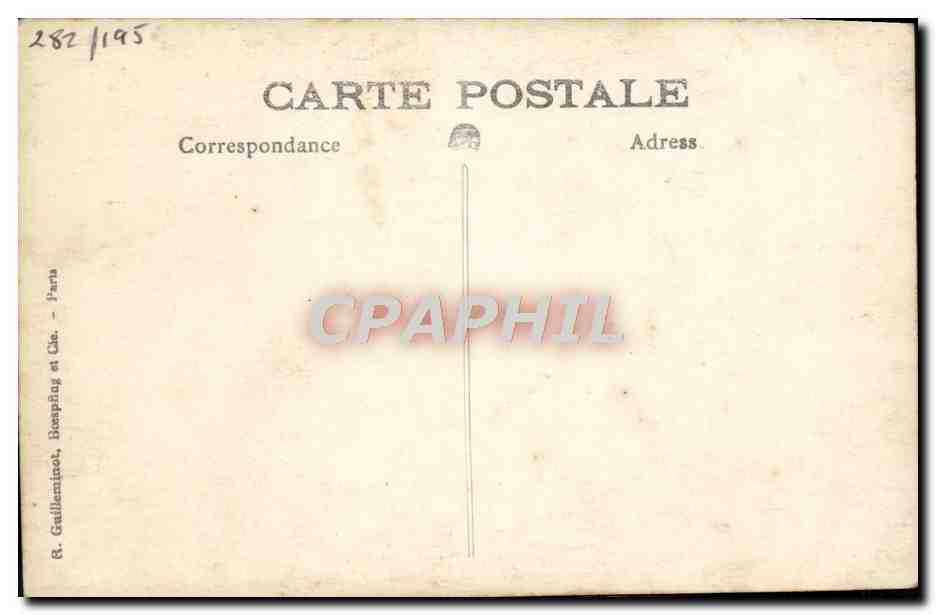 Sœurs de la Charité — groupe devant un édifice — R. Guillermicinot, Bompfing et Cie, Paris — Reverso