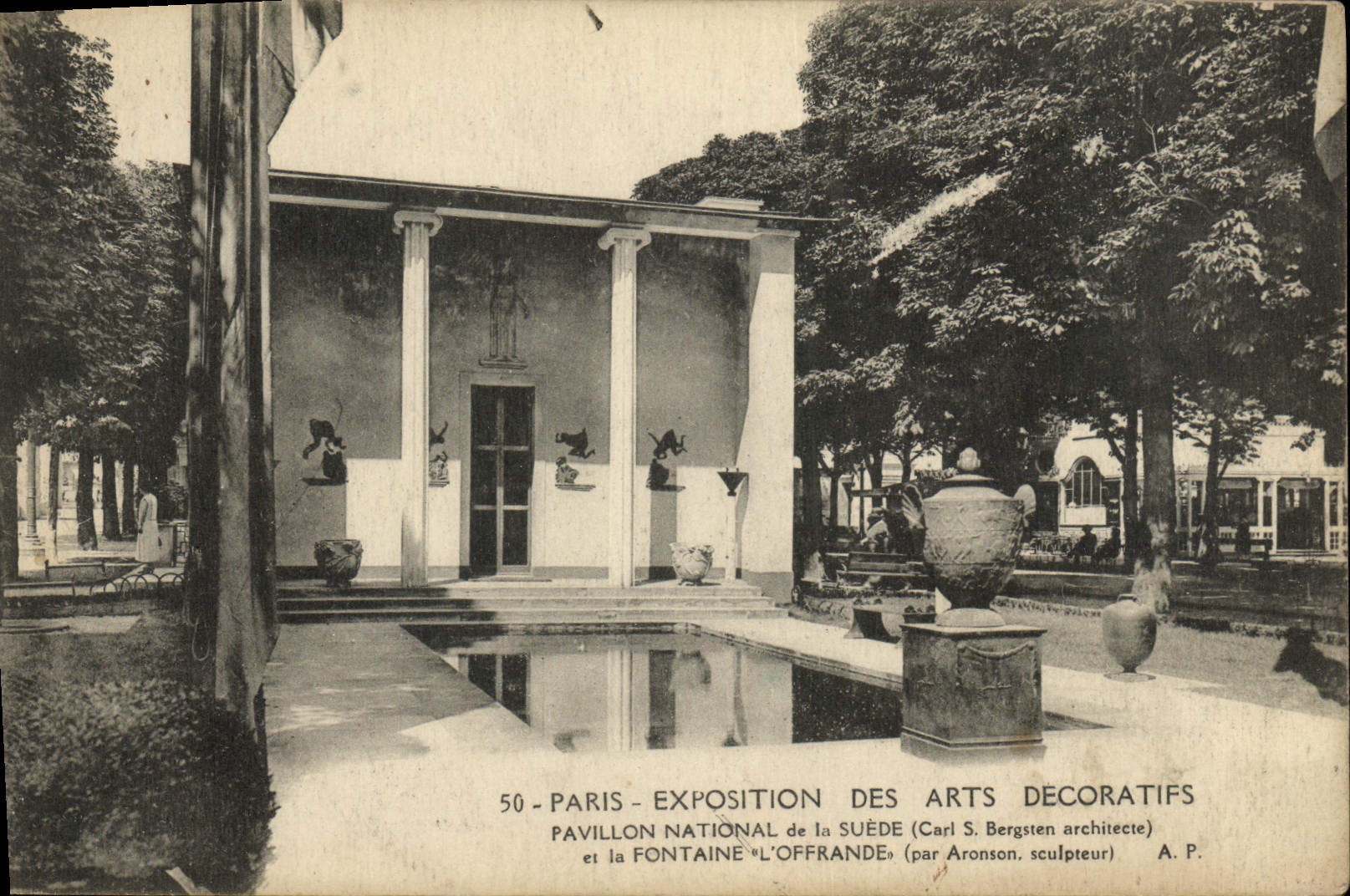 Paris - Exposition des Arts Décoratifs - Pavillon National de la Suède et la Fontaine « L'Offrande »