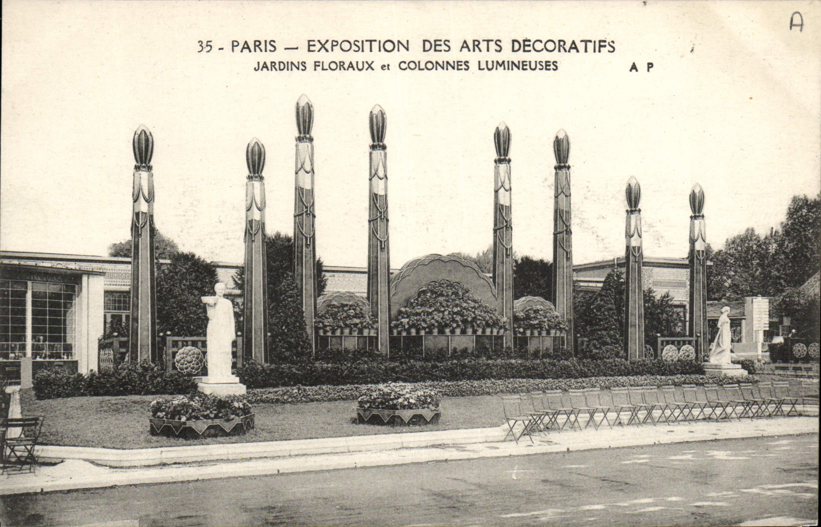 CPA Paris Exposition des Arts Decoratifs Jardins Floraux et colonnes lumineuses 