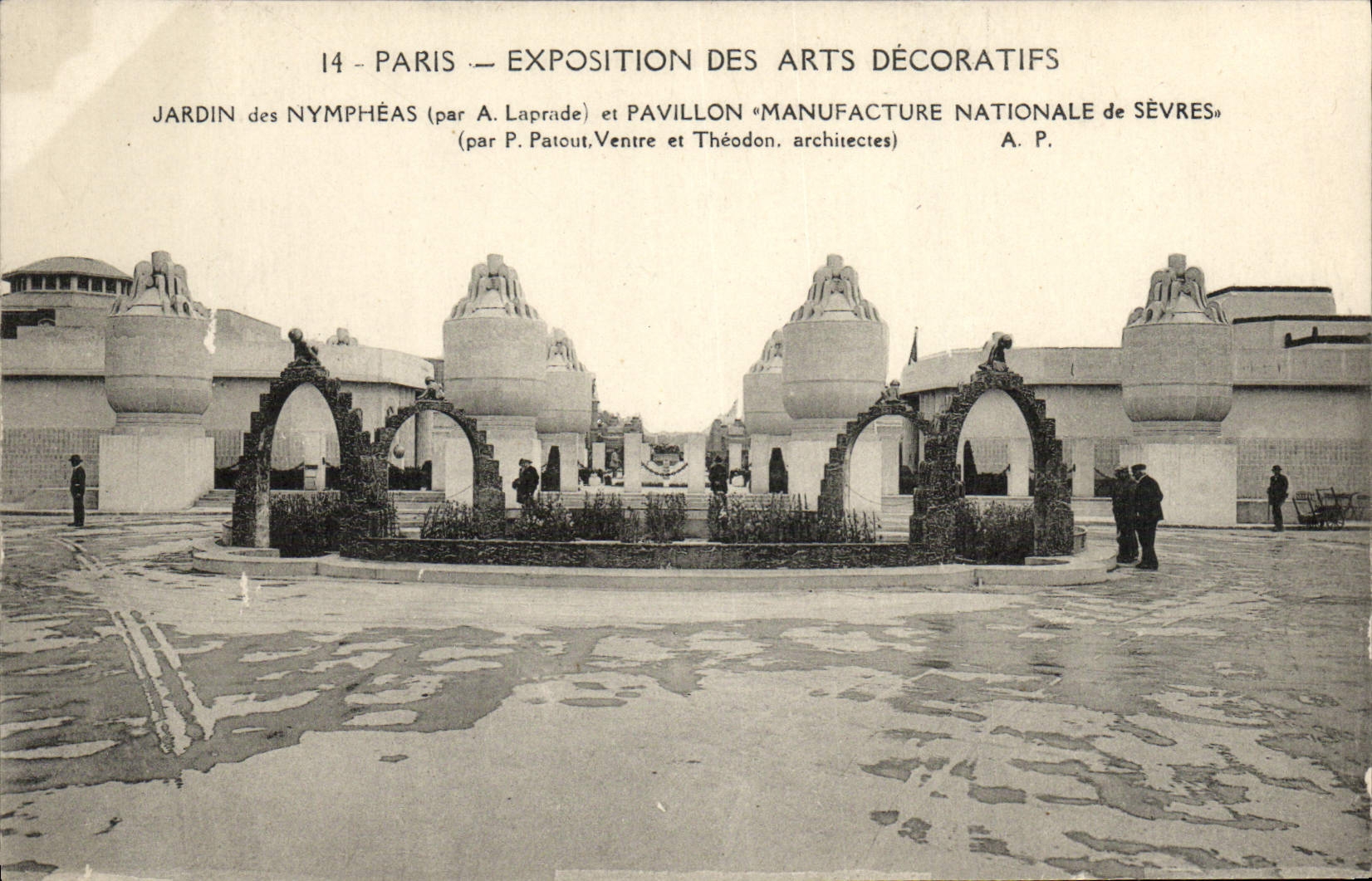 Paris — Exposition des Arts Décoratifs — Jardin des Nymphéas et Pavillon Manufacture Nationale de Sèvres