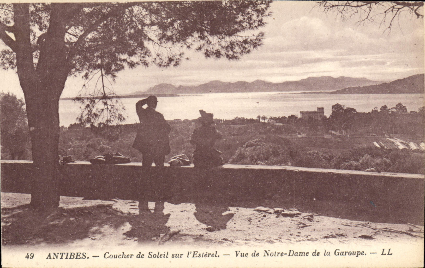 Antibes — Coucher de Soleil sur l'Estérel — Vue de Notre-Dame de la Garoupe — LL