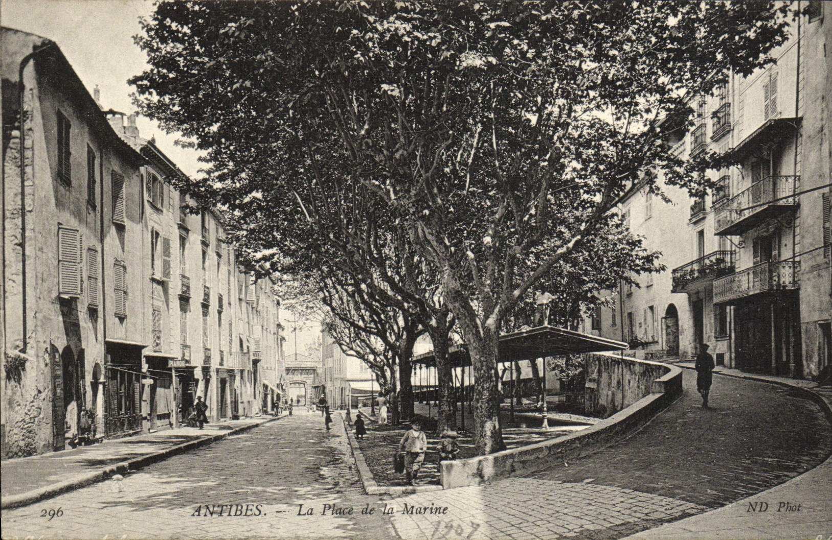 CPA Antibes La Place de la Marine
