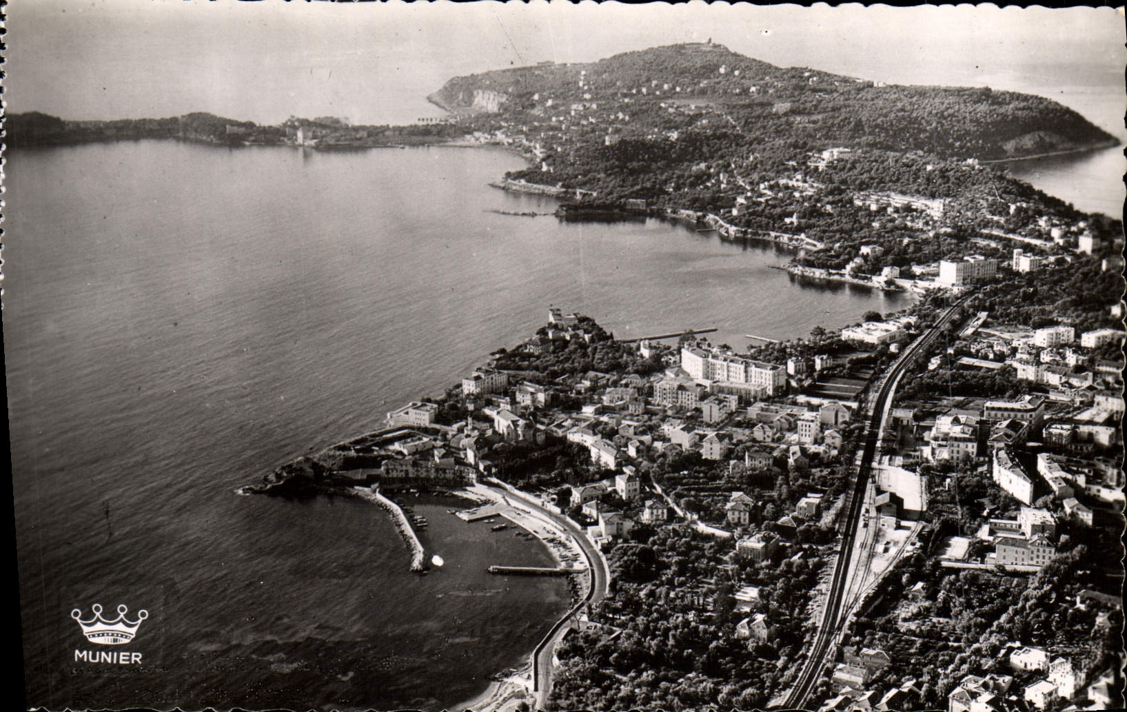 CPM Beaulieu Sur Mer Vue Generale et St Jean Cap Ferrat