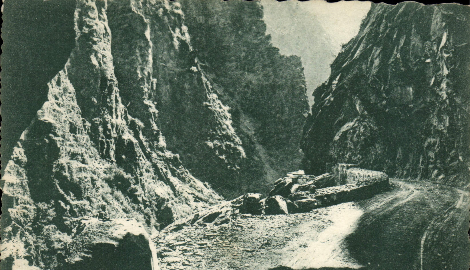 CPA Beuil Gorges a Barcelonnette Gorges Inferieures du Cians