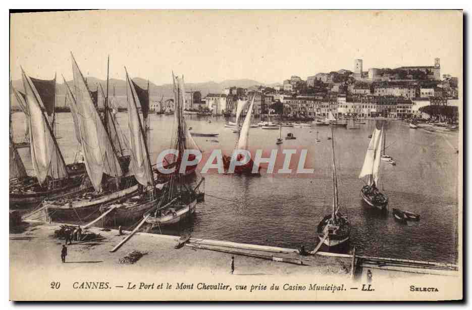 CPA Cannes Le port et le Mont Chevalier vue prise du casino municipal Bateaux