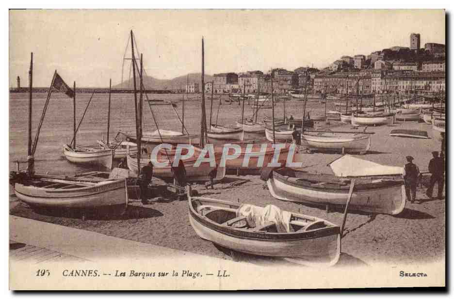 CPA Cannes Les Barques Sur la Plage Bateaux