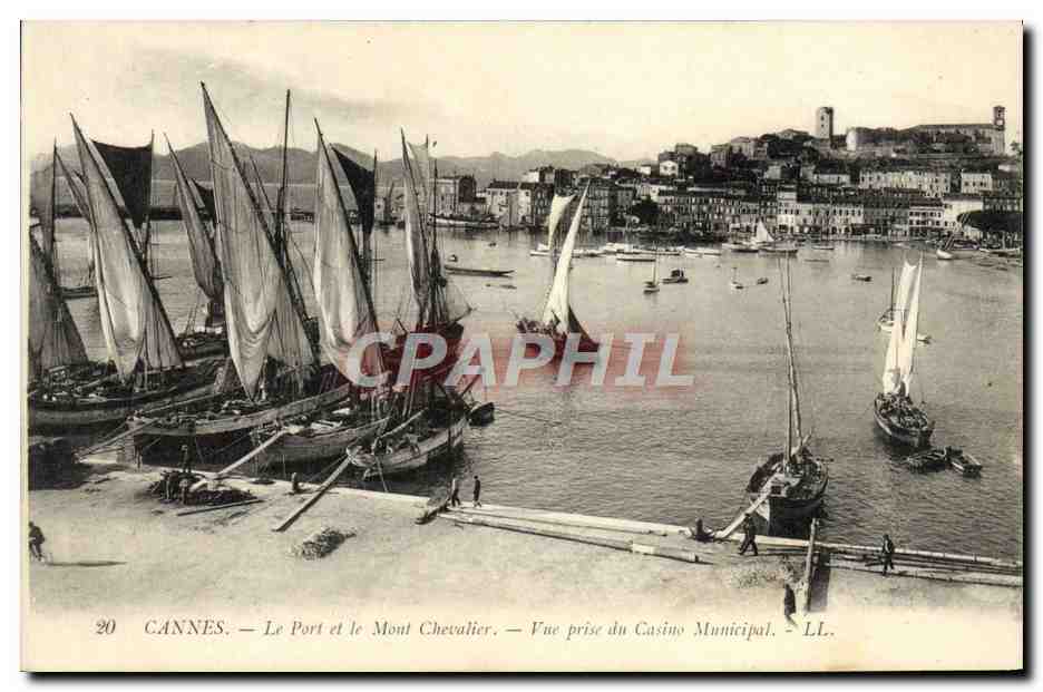 CPA Cannes Le Port et le Mont Chevalier Vue Prise du casino municipal Bateaux 
