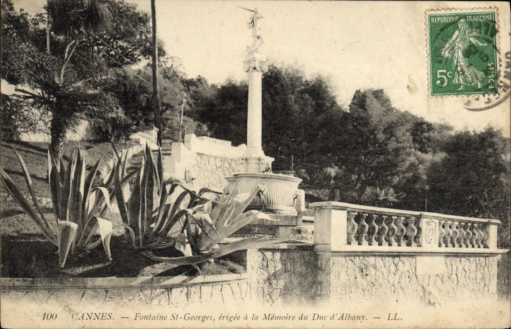 CPA Cannes Fontaine St Georges Erigee a la Memoire du Duc d'Albany