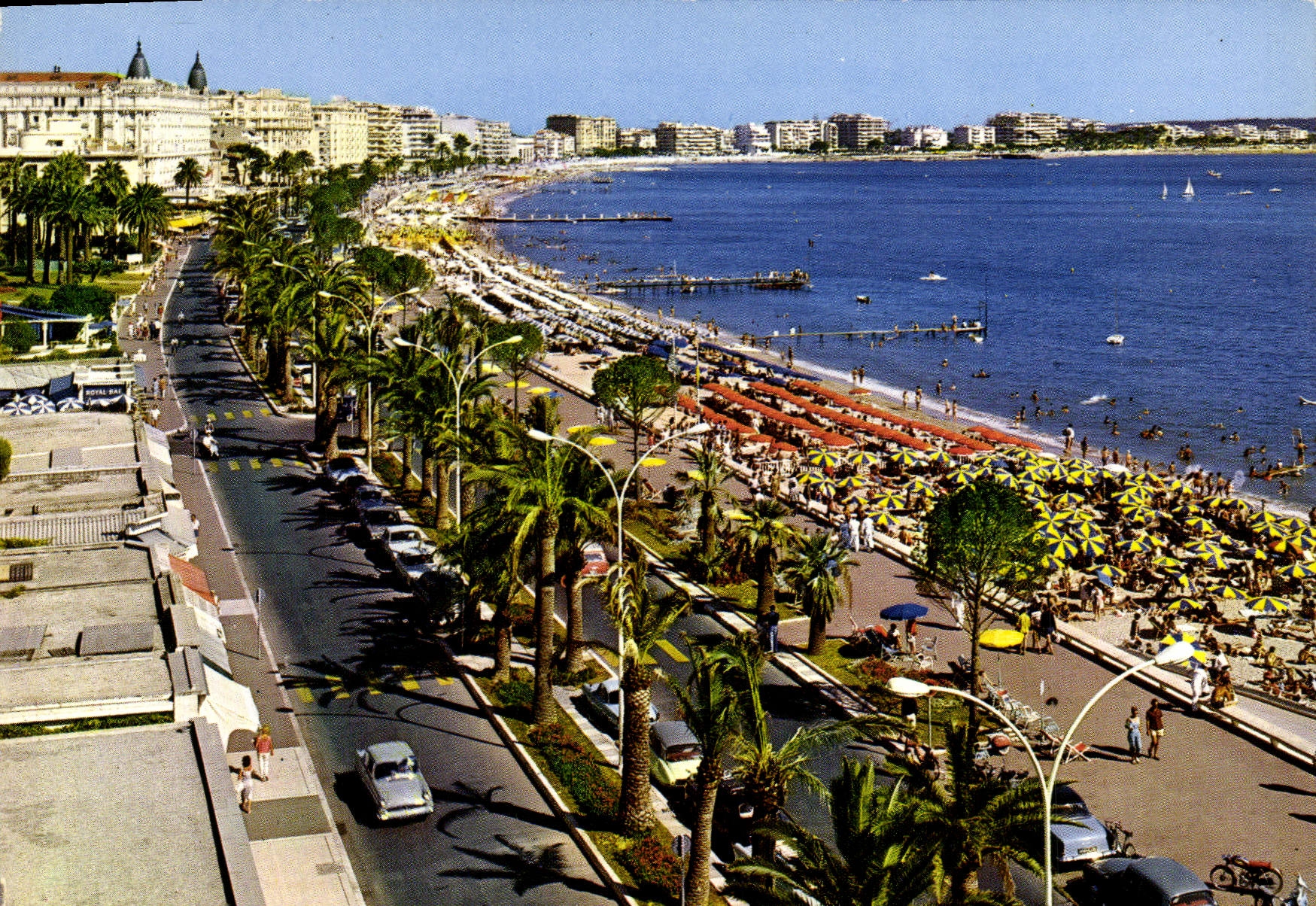 CPM Cannes La Croisette et la Plage