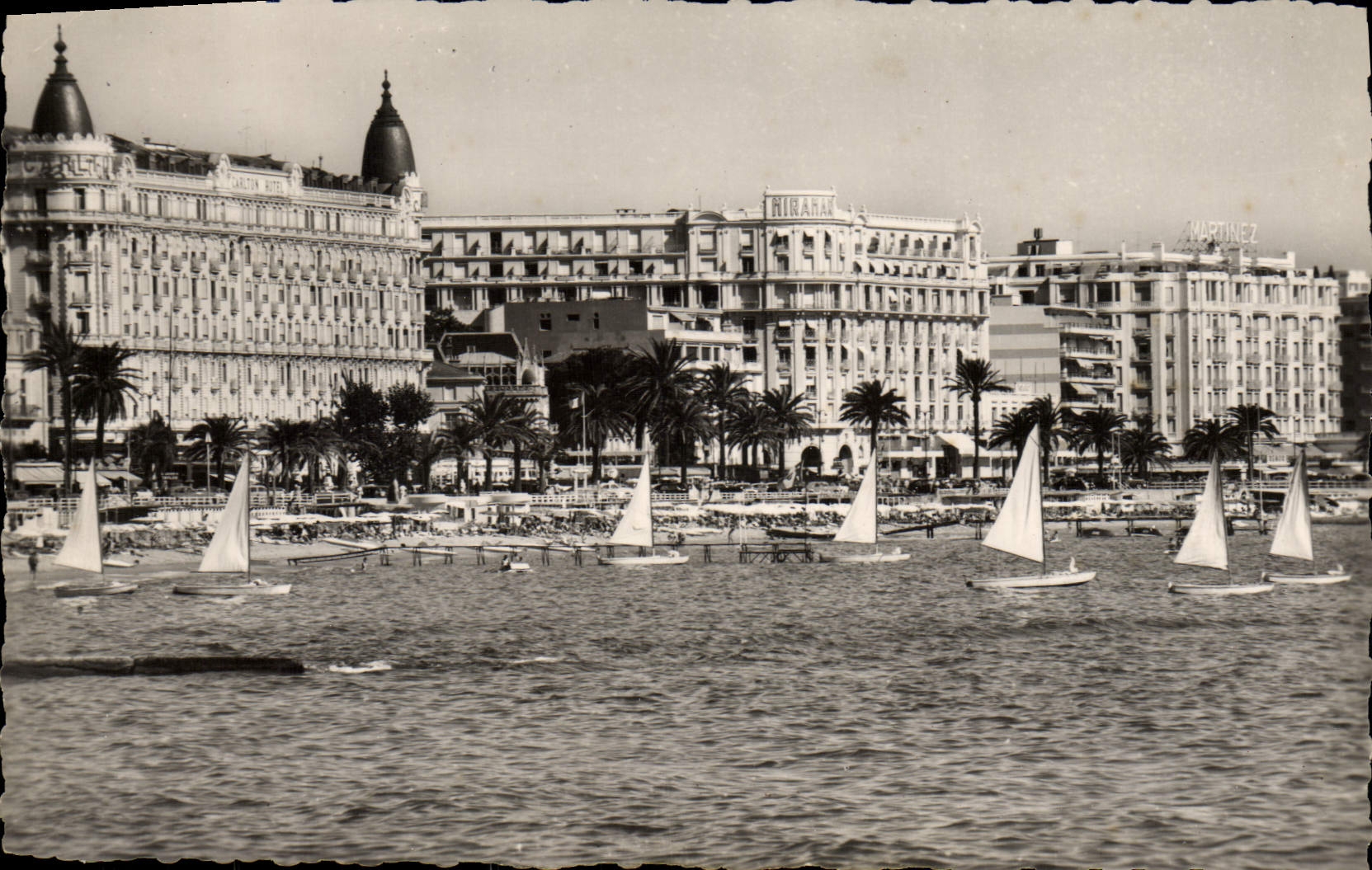 CPA Cannes La Croisette Le Carlton Le Miramar et le Martinez