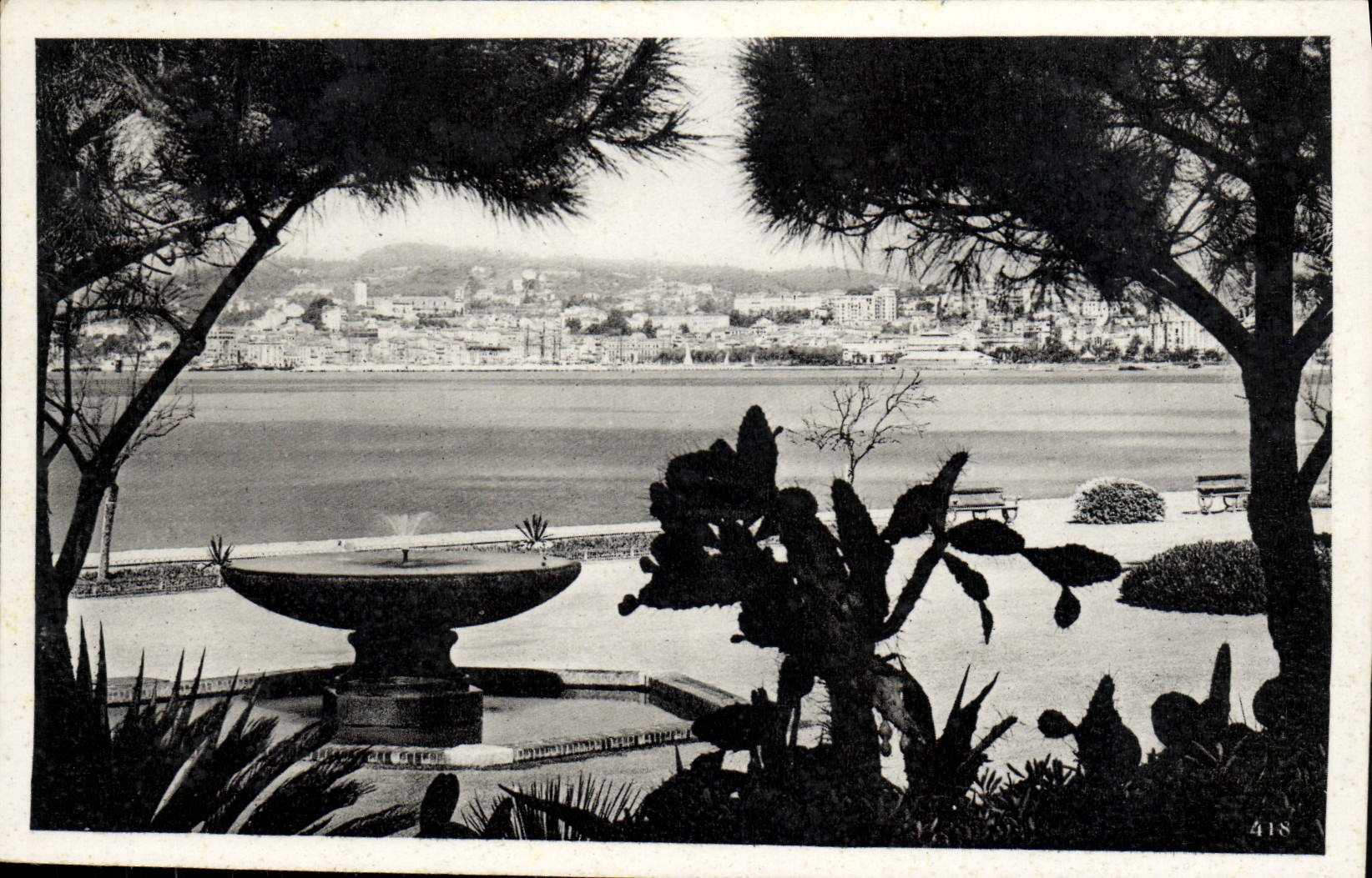 CPA Cannes Vue prise des nouveaux jardins 