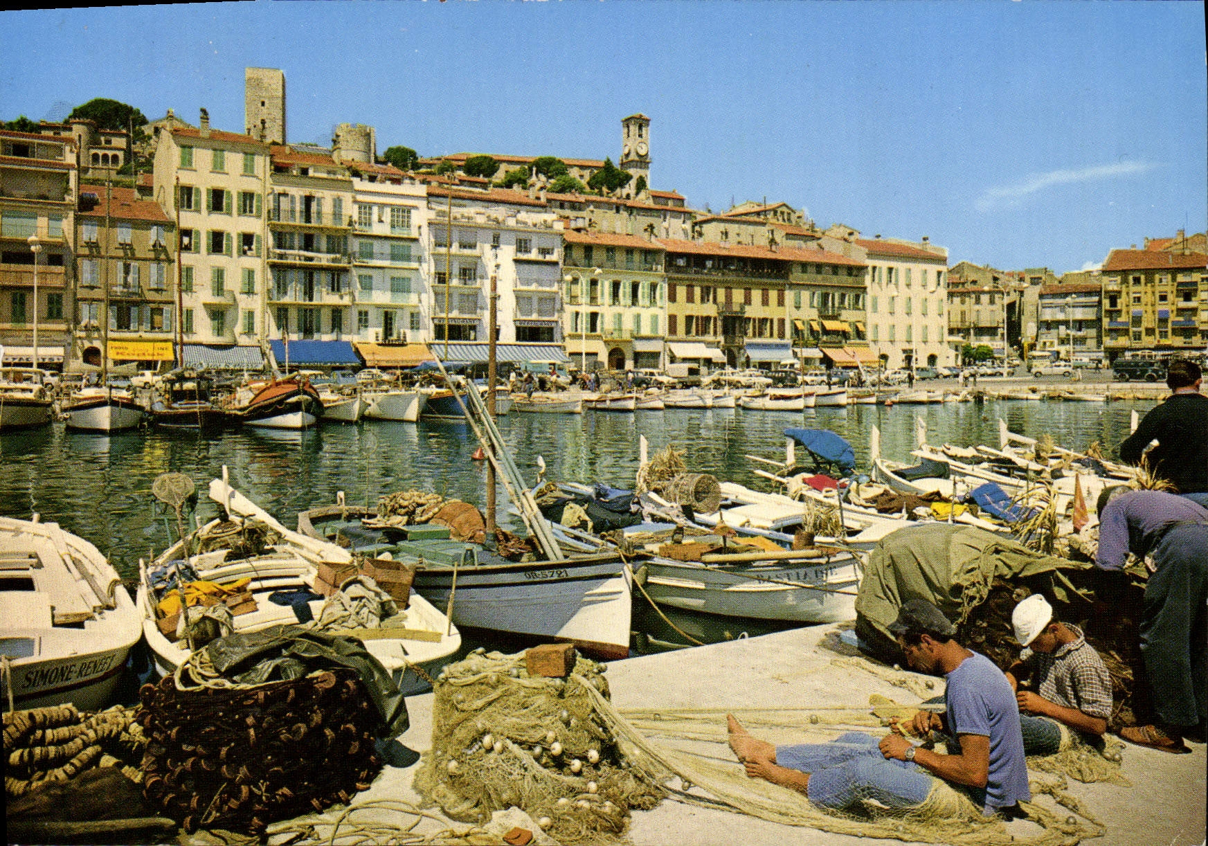 CPA Cannes Un Coin du Port le Quai St Pierre e tle Suquet Bateaux 
